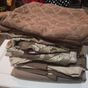 Chocolate and gold/cream bedding set. King size.